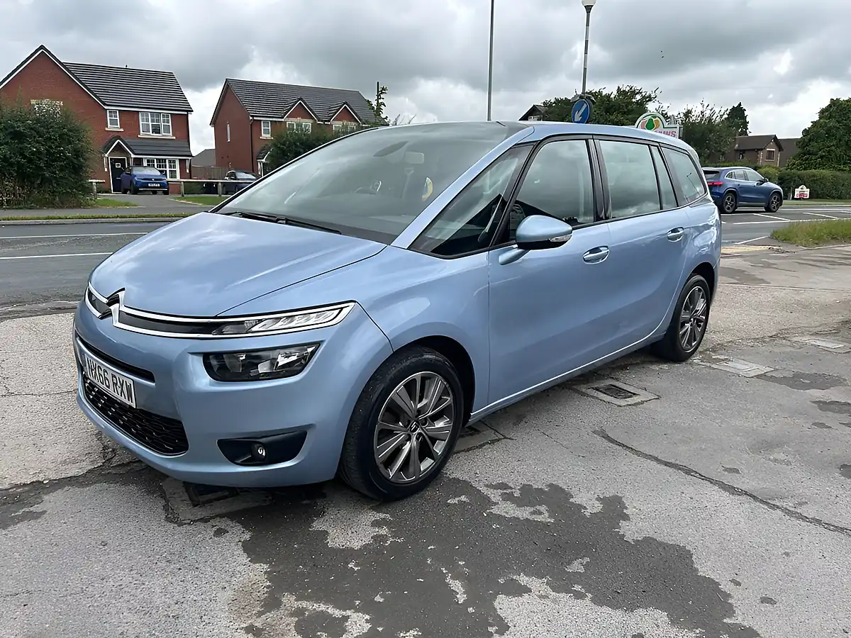 Used 2016 Citroen Grand C4 Picasso Selection Blue - Interior and Exterior details 18