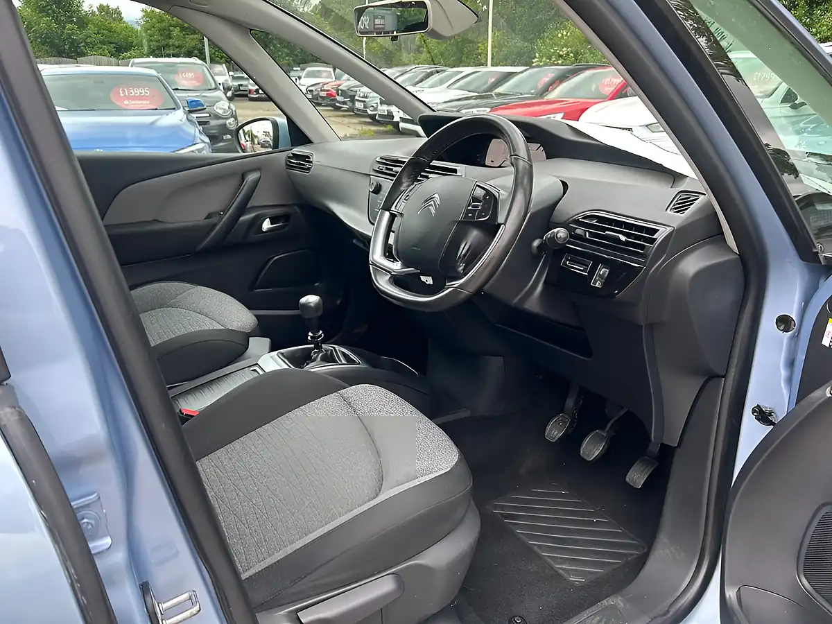 Used 2016 Citroen Grand C4 Picasso Selection Blue - Interior and Exterior details 5