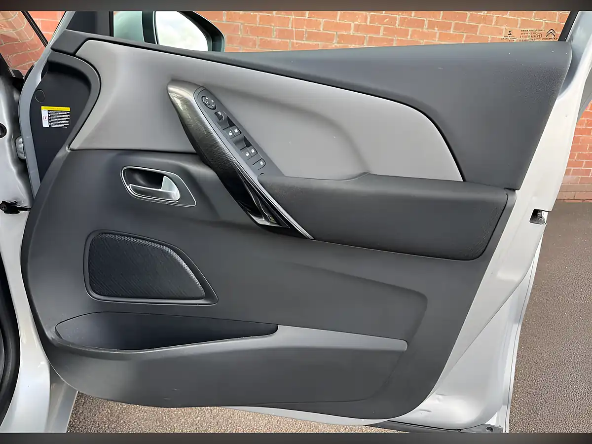 Used 2016 Citroen Grand C4 Picasso Silver - Interior and Exterior details 11