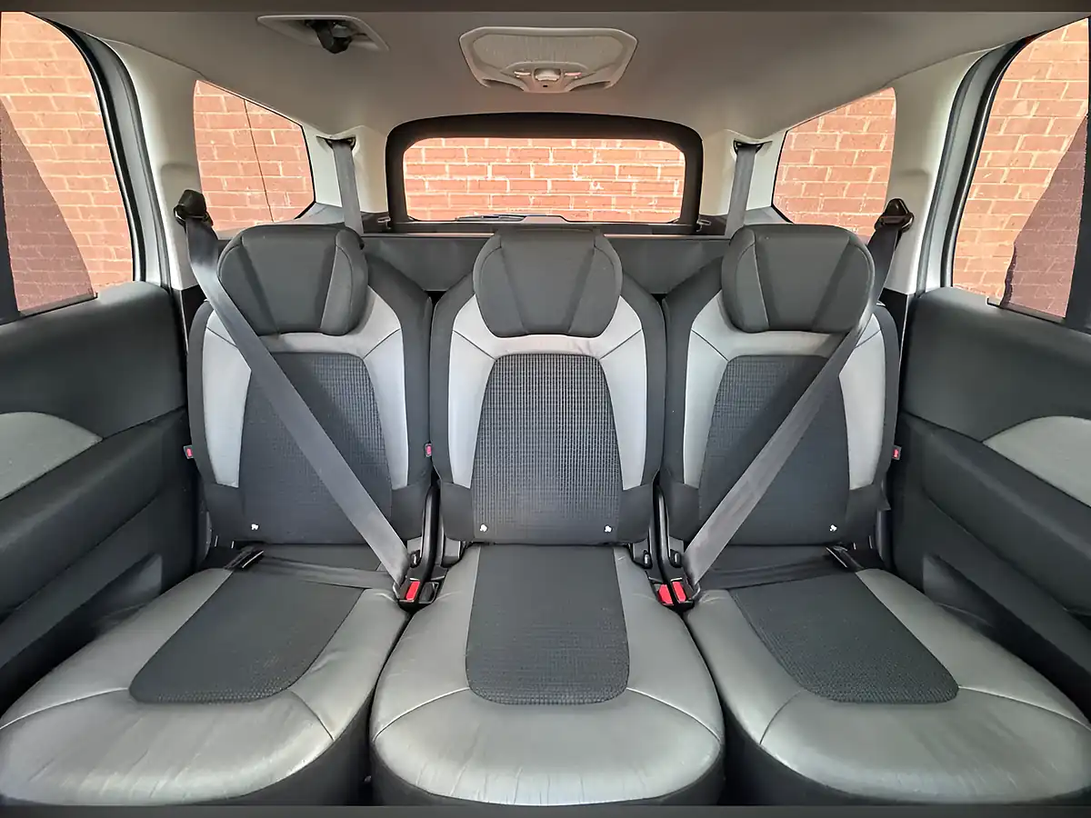 Used 2016 Citroen Grand C4 Picasso Silver - Interior and Exterior details 19