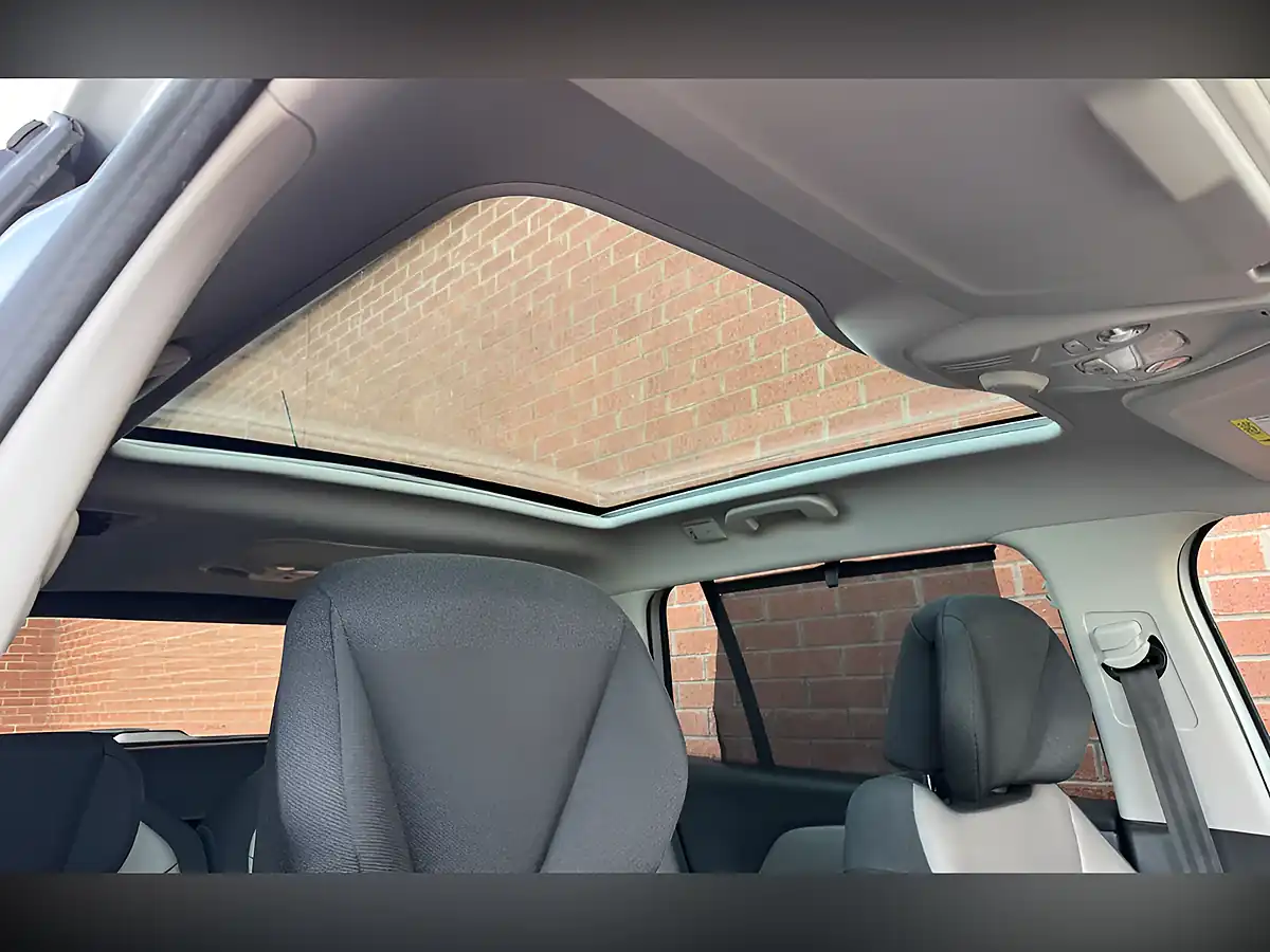 Used 2016 Citroen Grand C4 Picasso Silver - Interior and Exterior details 3