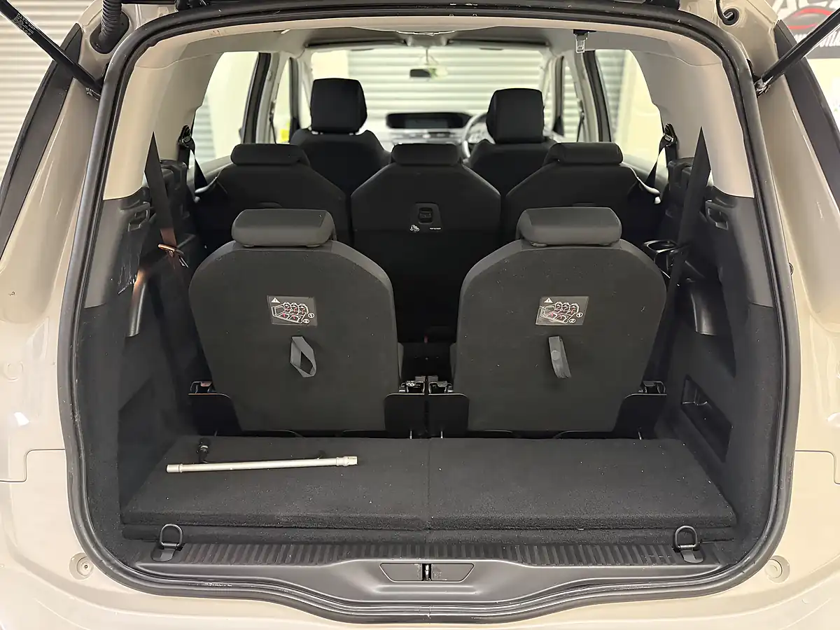 Used 2016 Citroen Grand C4 Picasso Touch Edition Beige - Interior and Exterior details 10
