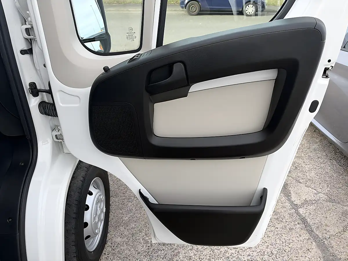 Used 2016 Citroen Relay 35 Heavy L3 Box Body White - Interior and Exterior details 13