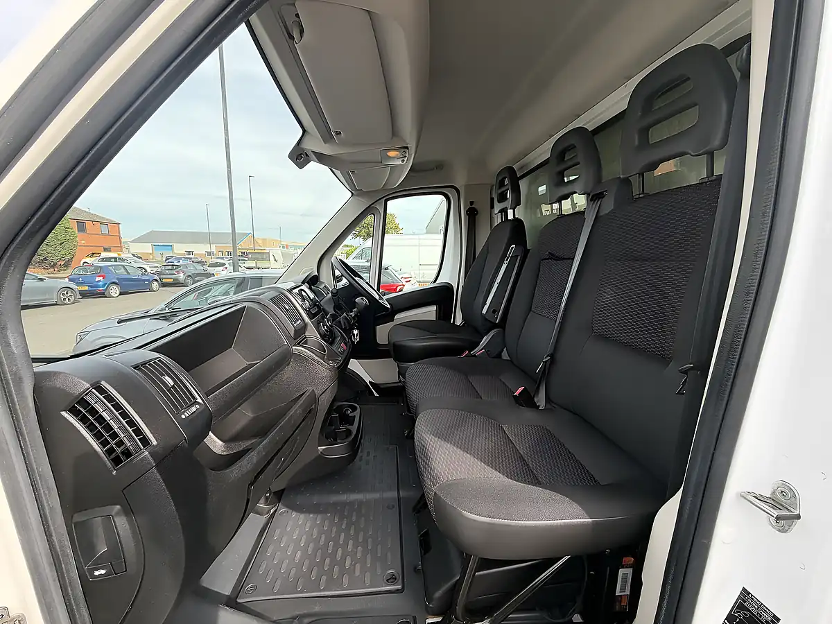 Used 2016 Citroen Relay 35 Heavy L3 Box Body White - Interior and Exterior details 3