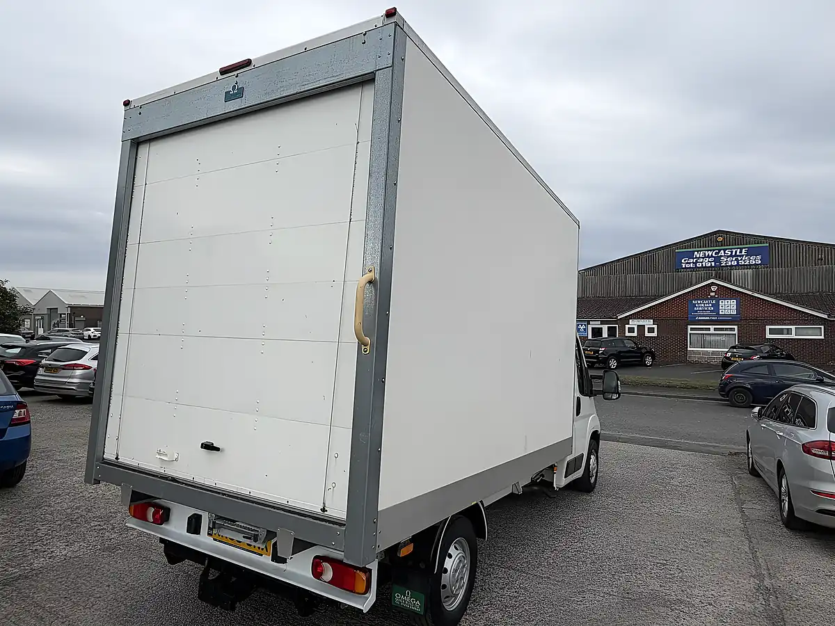 Used 2016 Citroen Relay 35 Heavy L3 Box Body White - Interior and Exterior details 8