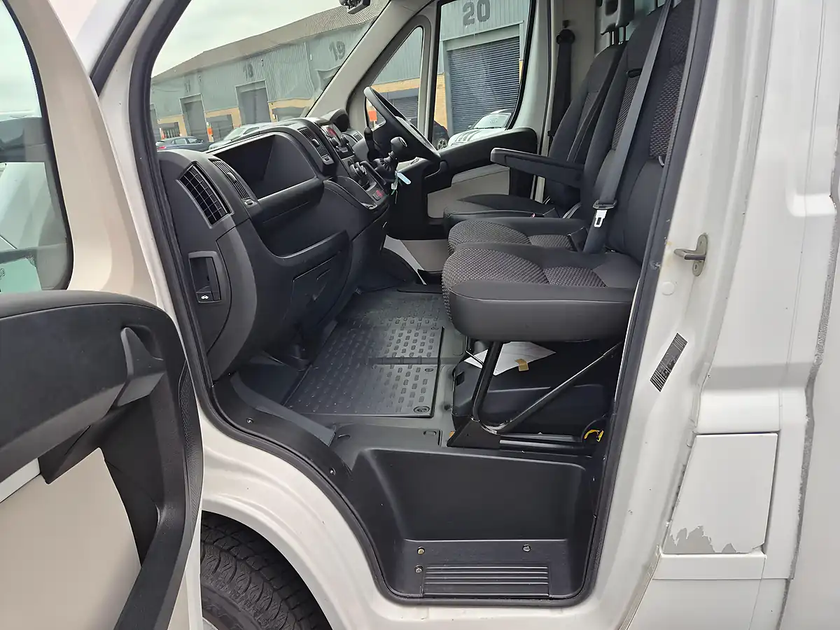 Used 2016 Citroen Relay 4.5m Mobile Exhibition Unit White - Interior and Exterior details 18