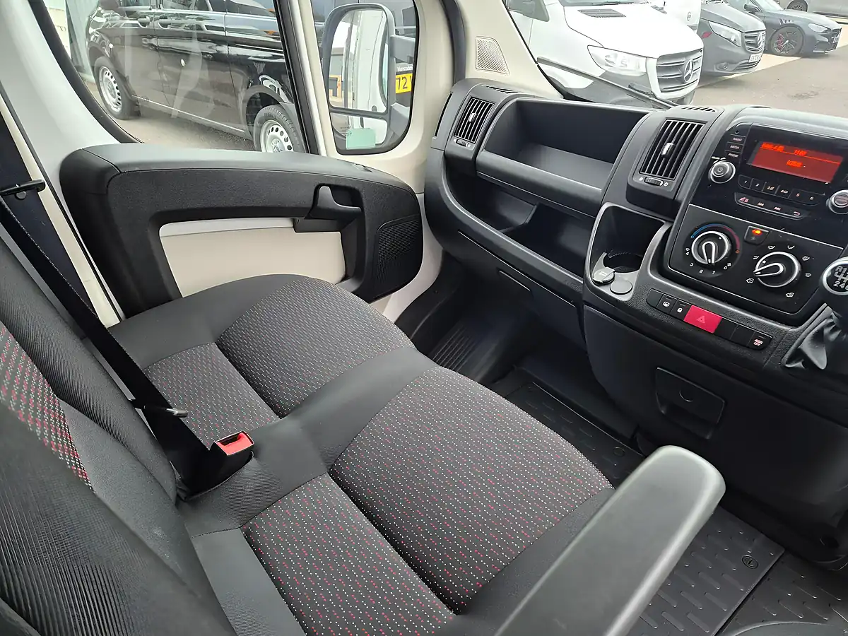 Used 2016 Citroen Relay 4.5m Mobile Exhibition Unit White - Interior and Exterior details 8
