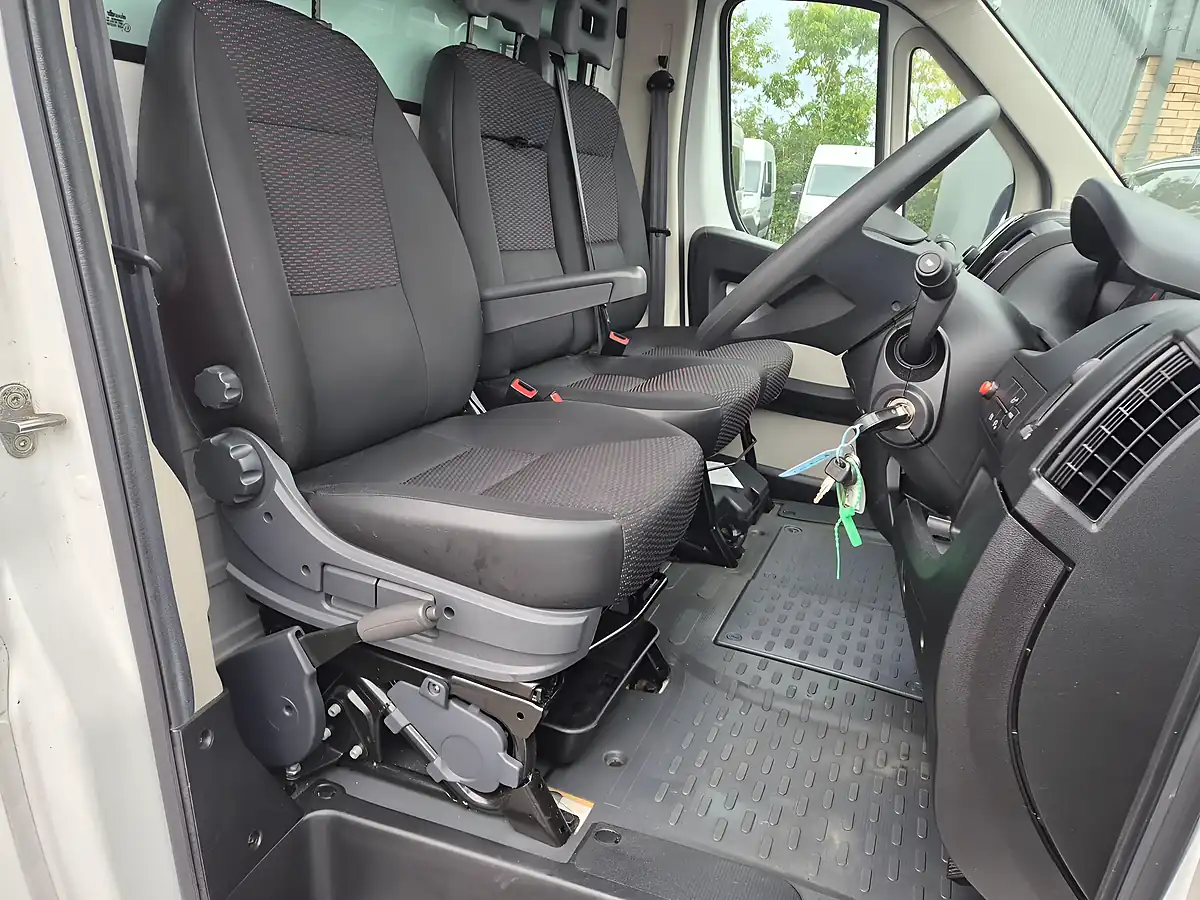 Used 2016 Citroen Relay 4.5m Mobile Exhibition Unit White - Interior and Exterior details 9