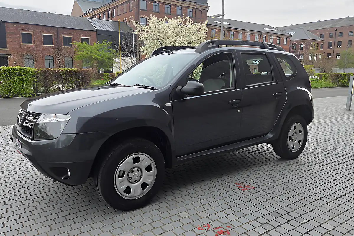 Used 2016 Dacia Duster Ambiance Grey - Front View