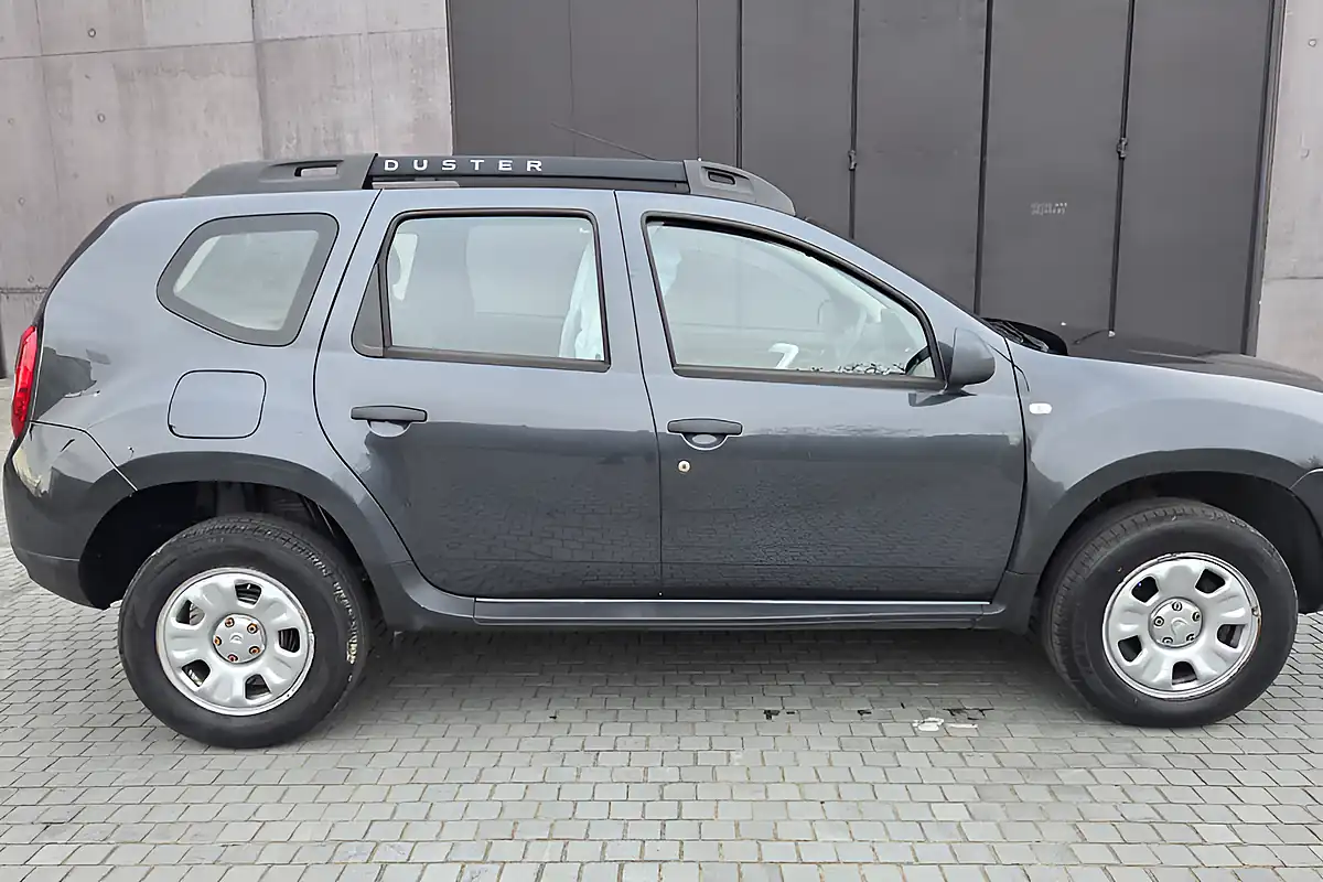 Used 2016 Dacia Duster Ambiance Grey - Interior and Exterior details 7