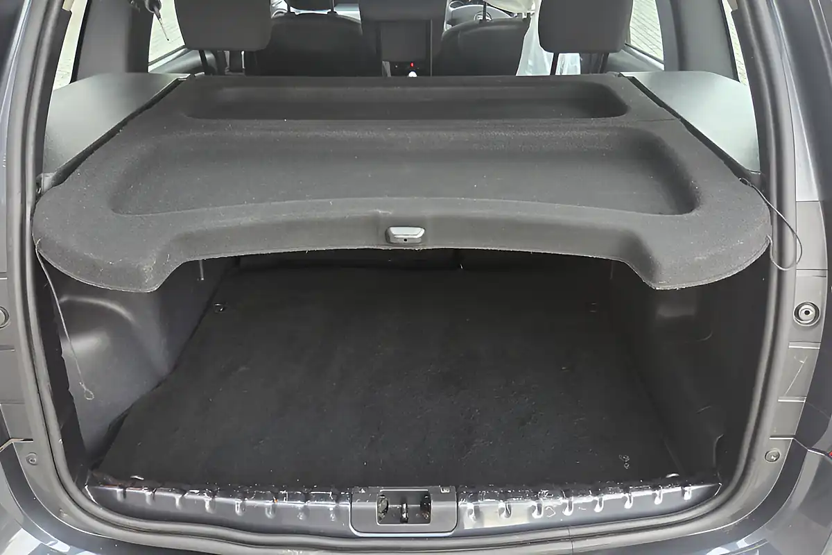 Used 2016 Dacia Duster Ambiance Grey - Interior and Exterior details 8