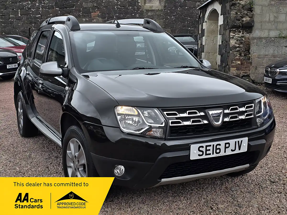 Used 2016 Dacia Duster Laureate Black - Front View