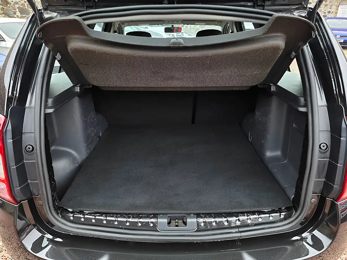 Used 2016 Dacia Duster Laureate Black - Interior and Exterior details 13