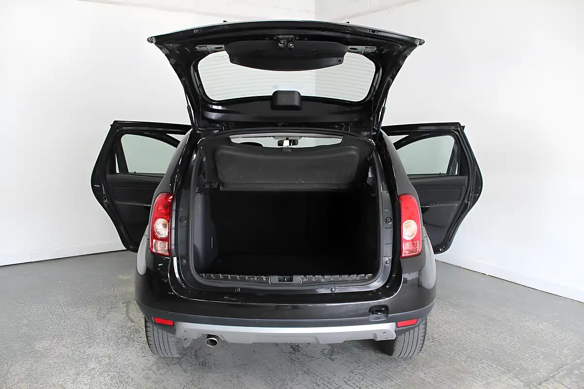 Used 2016 Dacia Duster Laureate Black - Interior and Exterior details 11