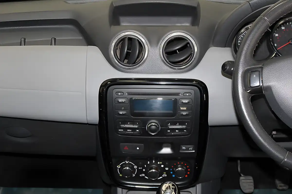 Used 2016 Dacia Duster Laureate Black - Interior and Exterior details 14