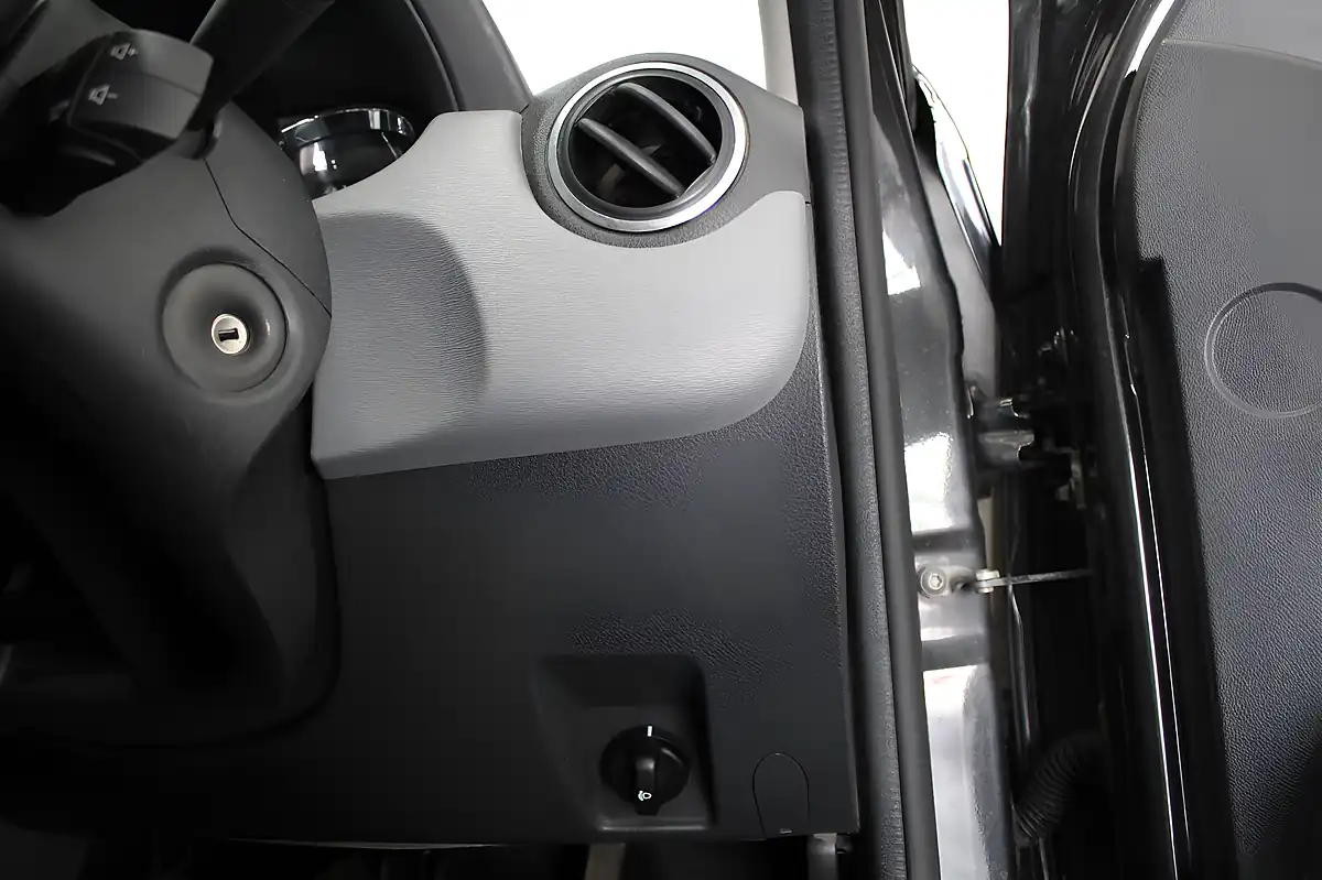 Used 2016 Dacia Duster Laureate Black - Interior and Exterior details 17