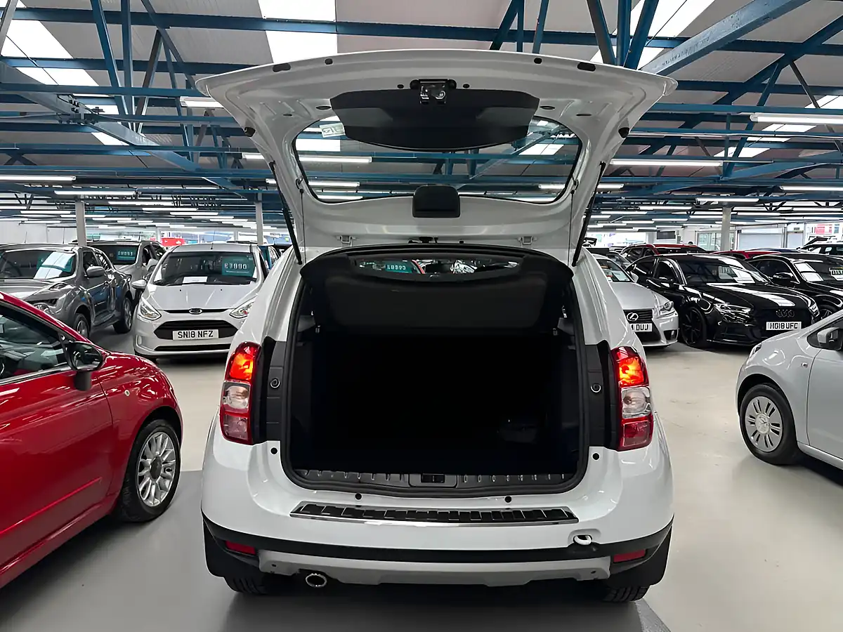 Used 2016 Dacia Duster Laureate Glacier White - Interior and Exterior details 14