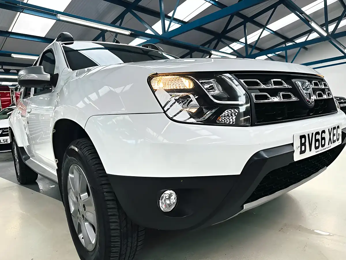 Used 2016 Dacia Duster Laureate Glacier White - Interior and Exterior details 18