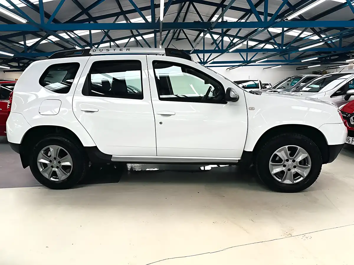 Used 2016 Dacia Duster Laureate Glacier White - Interior and Exterior details 20