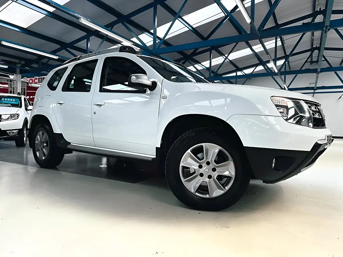 Used 2016 Dacia Duster Laureate Glacier White - Interior and Exterior details 3