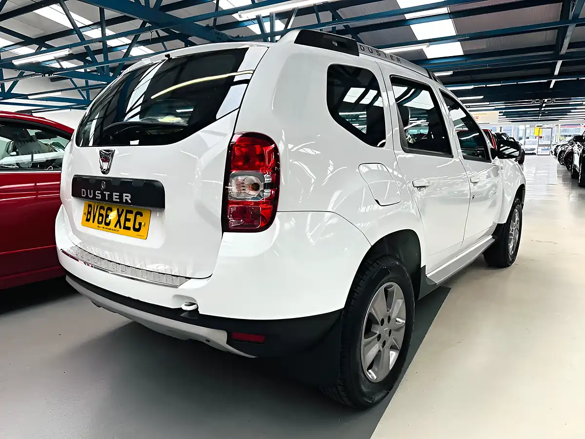 Used 2016 Dacia Duster Laureate Glacier White - Interior and Exterior details 5