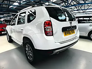 Used 2016 Dacia Duster Laureate Glacier White - Interior and Exterior details 6