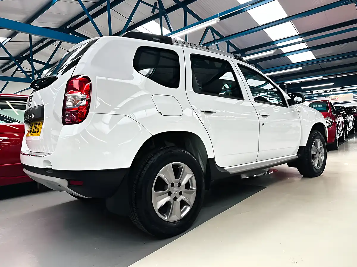 Used 2016 Dacia Duster Laureate Glacier White - Interior and Exterior details 7