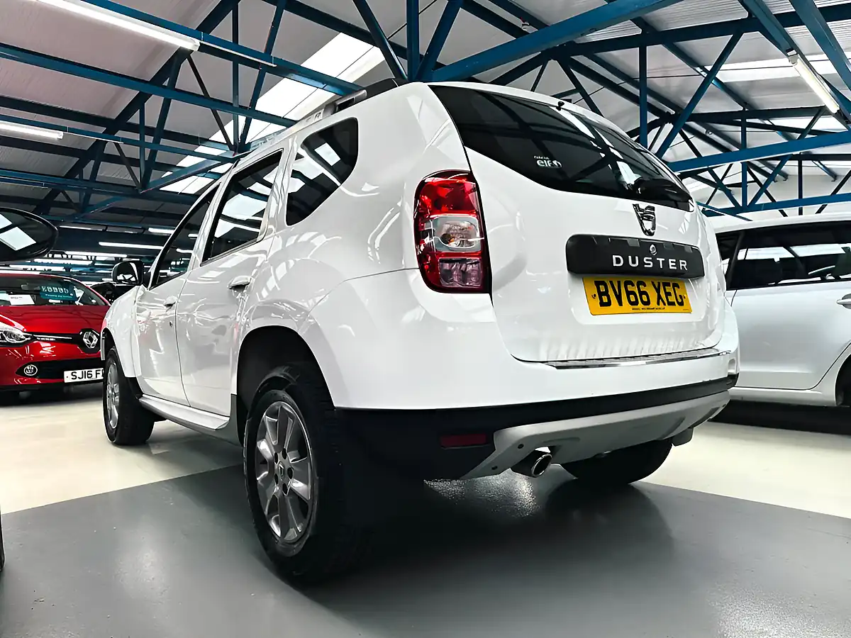 Used 2016 Dacia Duster Laureate Glacier White - Interior and Exterior details 8