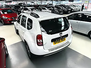 Used 2016 Dacia Duster Laureate Glacier White - Interior and Exterior details 9