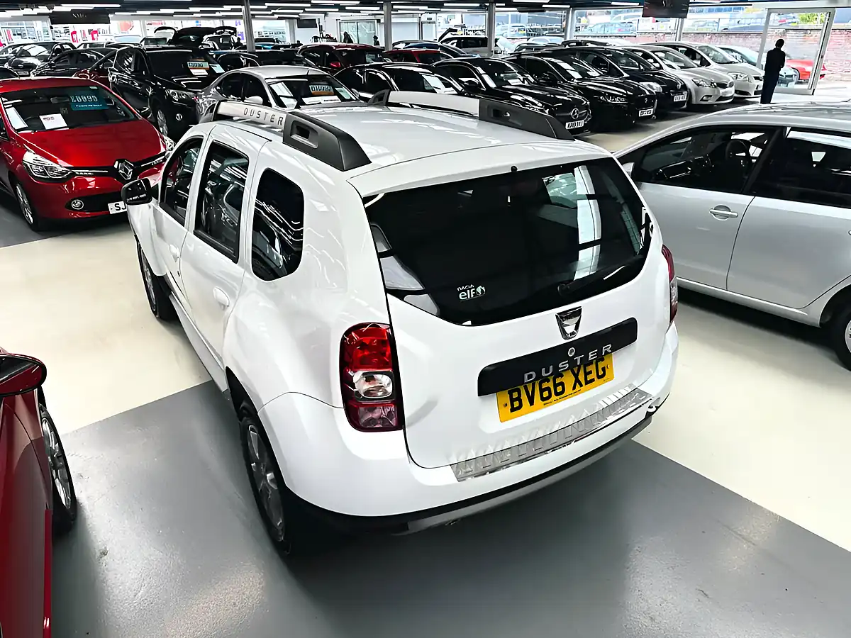 Used 2016 Dacia Duster Laureate Glacier White - Interior and Exterior details 9