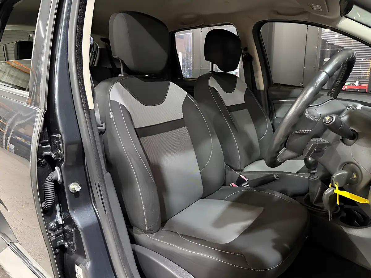 Used 2016 Dacia Duster Laureate Grey - Interior and Exterior details 11
