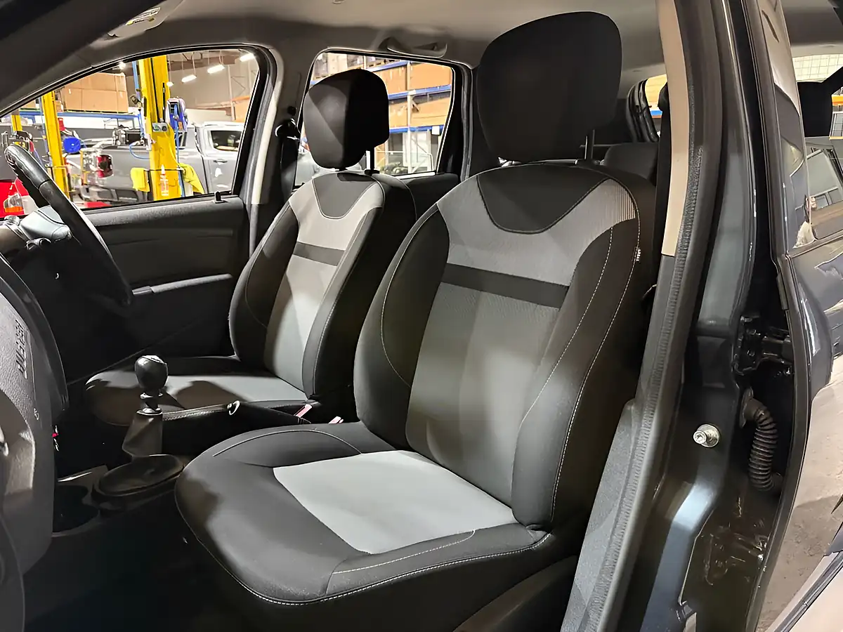 Used 2016 Dacia Duster Laureate Grey - Interior and Exterior details 12