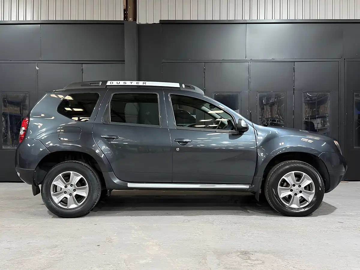 Used 2016 Dacia Duster Laureate Grey - Interior and Exterior details 4