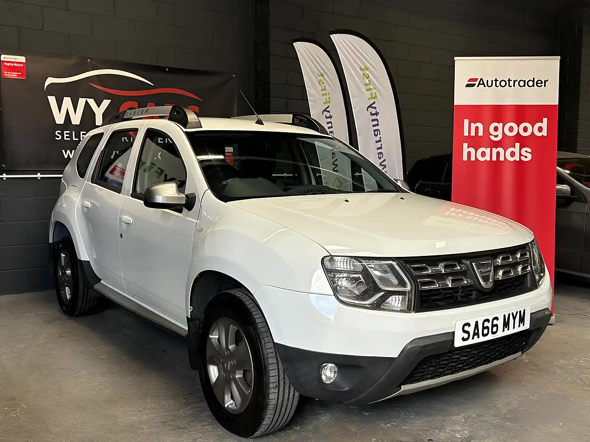Used 2016 Dacia Duster Laureate White - Interior and Exterior details 3