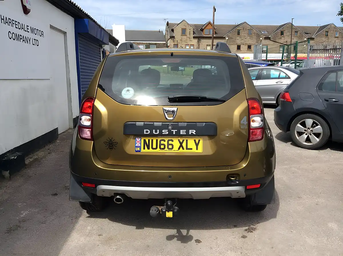 Used 2016 Dacia Duster Prestige Green - Interior and Exterior details 10