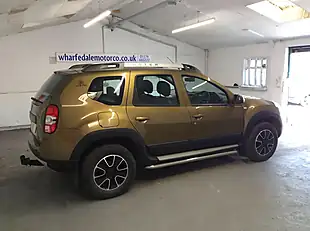 Used 2016 Dacia Duster Prestige Green - Interior and Exterior details 11