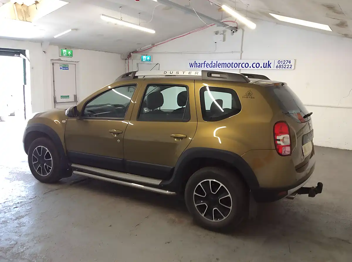 Used 2016 Dacia Duster Prestige Green - Interior and Exterior details 12