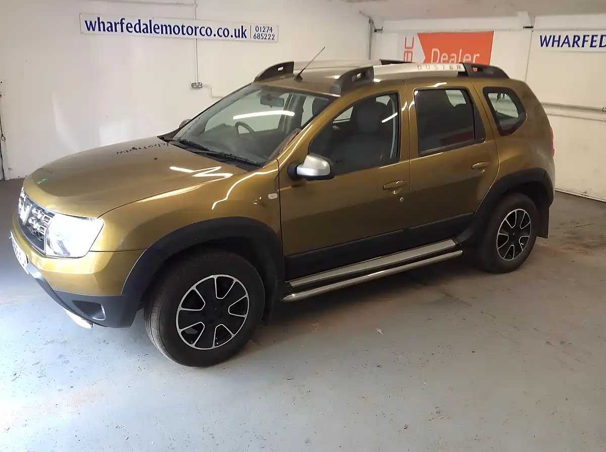 Used 2016 Dacia Duster Prestige Green - Interior and Exterior details 2