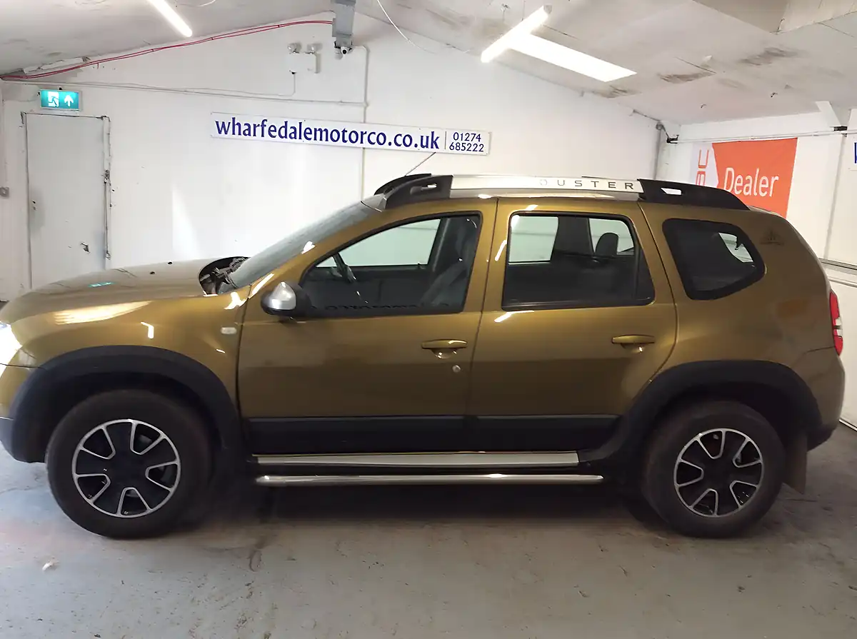 Used 2016 Dacia Duster Prestige Green - Interior and Exterior details 3