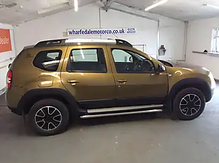 Used 2016 Dacia Duster Prestige Green - Interior and Exterior details 5
