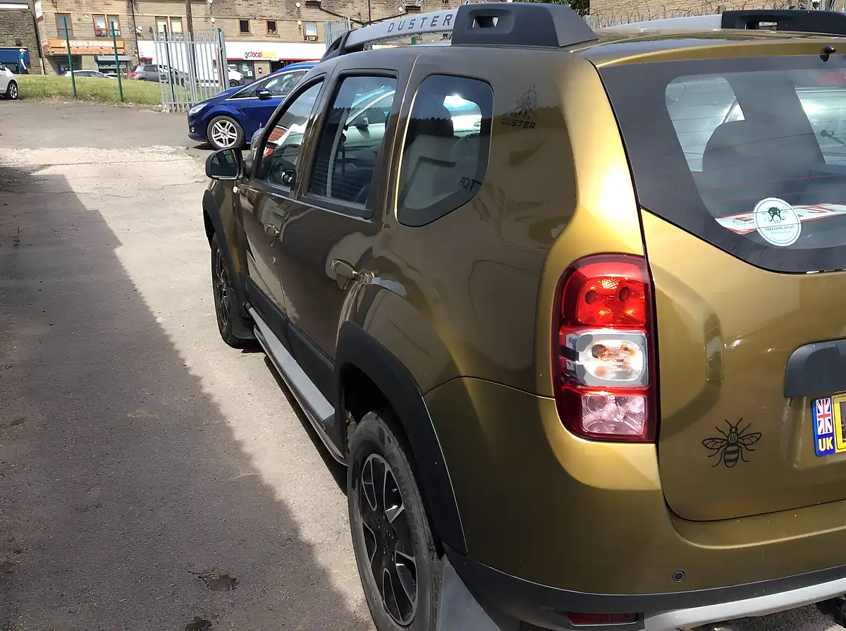 Used 2016 Dacia Duster Prestige Green - Interior and Exterior details 9