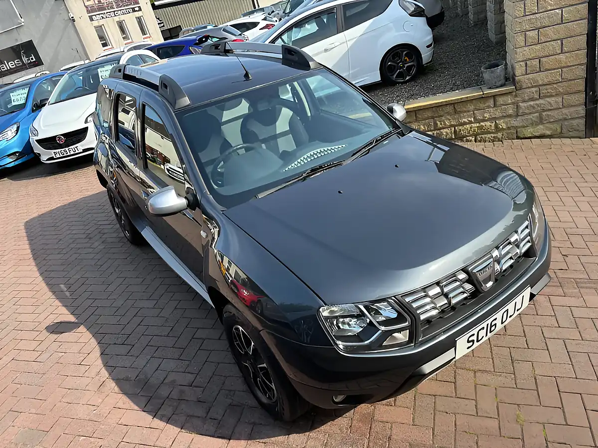 Used 2016 Dacia Duster Prestige Grey - Interior and Exterior details 10