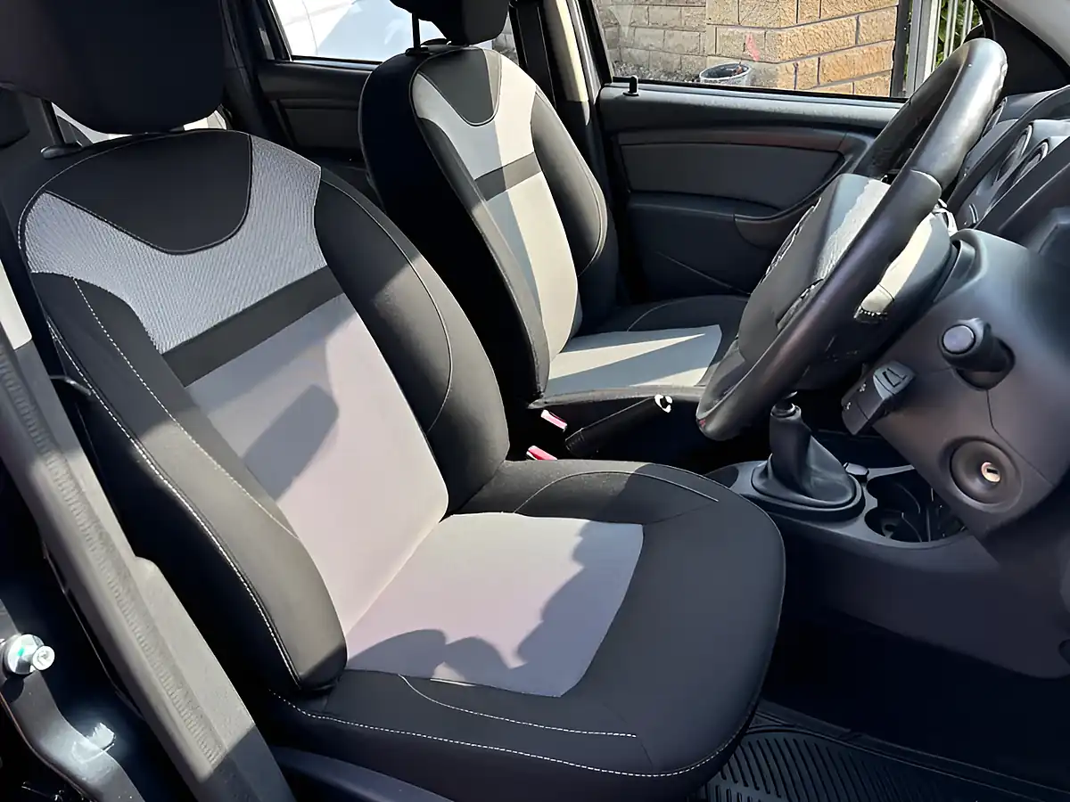 Used 2016 Dacia Duster Prestige Grey - Interior and Exterior details 12