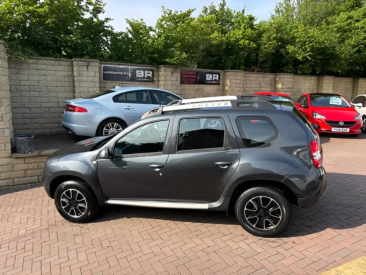 Used 2016 Dacia Duster Prestige Grey - Interior and Exterior details 6