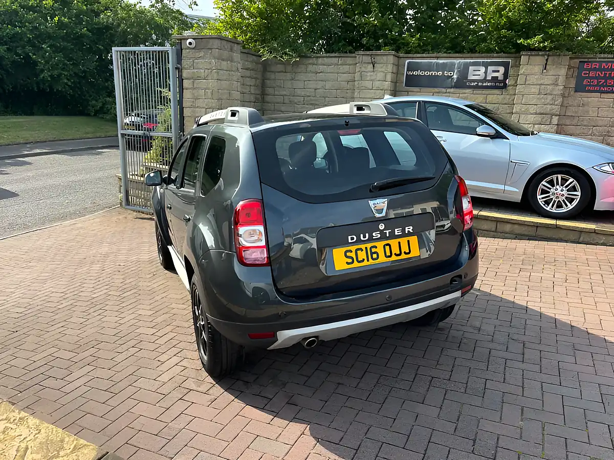 Used 2016 Dacia Duster Prestige Grey - Interior and Exterior details 8