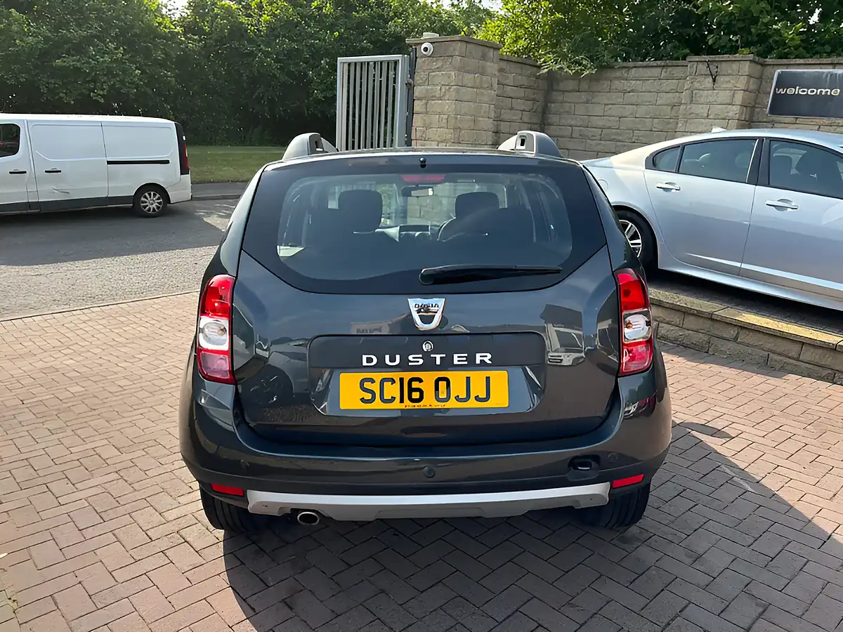 Used 2016 Dacia Duster Prestige Grey - Interior and Exterior details 9