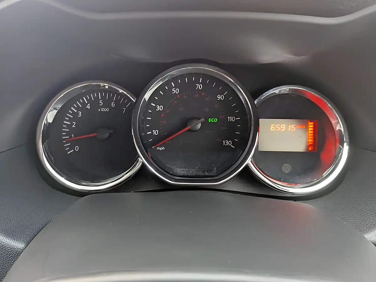 Used 2016 Dacia Duster Prestige Grey - Interior and Exterior details 12