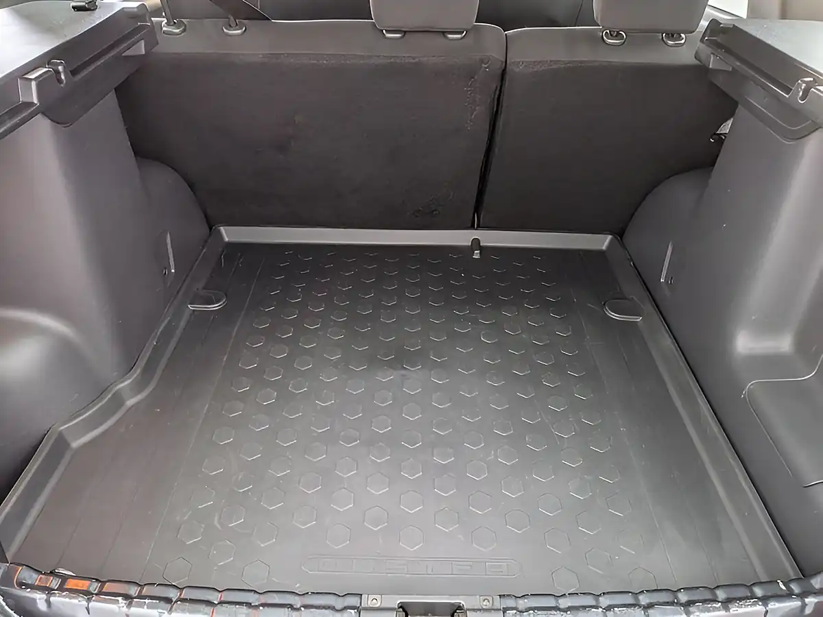 Used 2016 Dacia Duster Prestige Grey - Interior and Exterior details 14