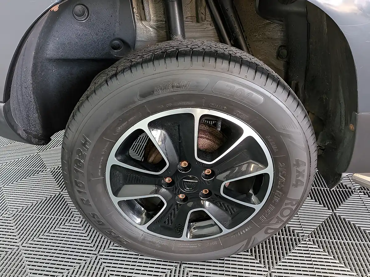 Used 2016 Dacia Duster Prestige Grey - Interior and Exterior details 18