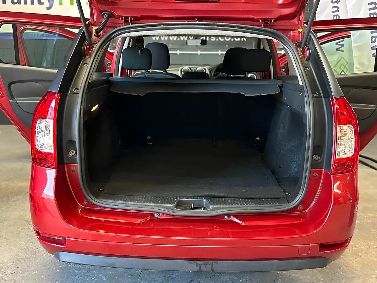 Used 2016 Dacia Logan Mcv Ambiance Red - Interior and Exterior details 11